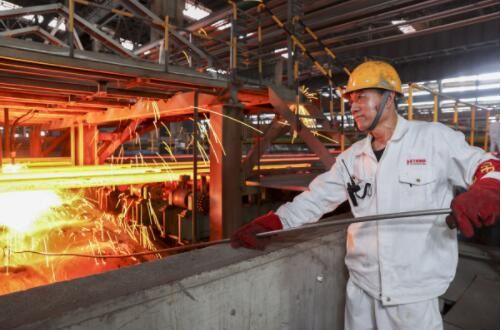 Producția de oțel brut din China în 2022 a scăzut, spune un raport
