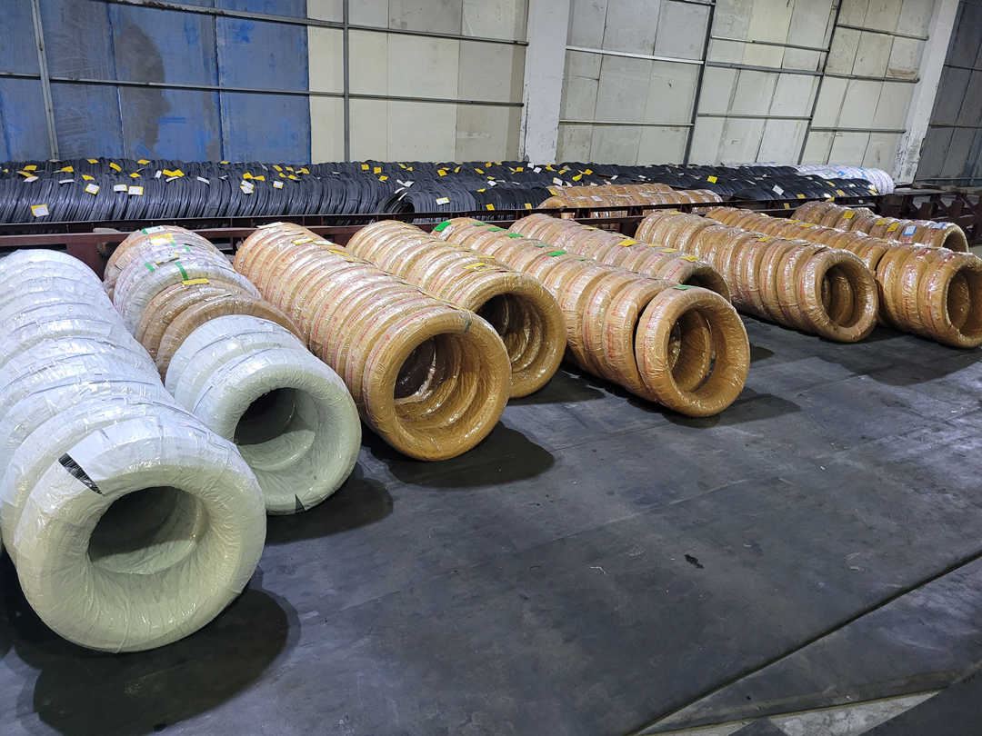 Pentru depozitarea produselor din sârmă de oțel